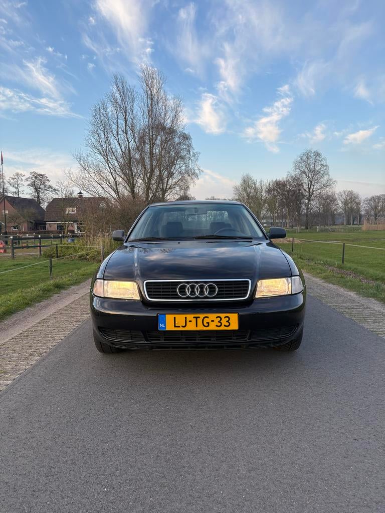 Audi A4 1.6 74KW 1995 Blauw, Voorwielaandrijving, 4 cilinders, Blauw, Particulier