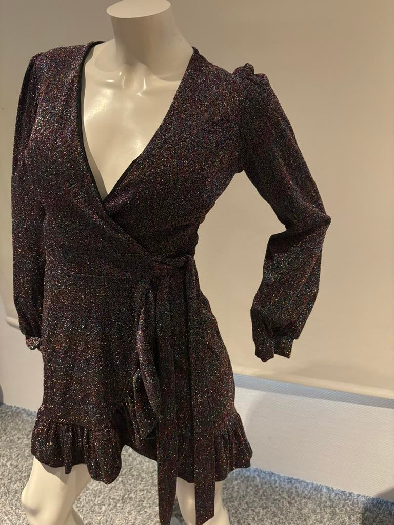 5435 glimmende paars jurkje maat s, Kleding | Dames, Jurken, Maat 38/40 (M), ., Paars, Ophalen of Verzenden