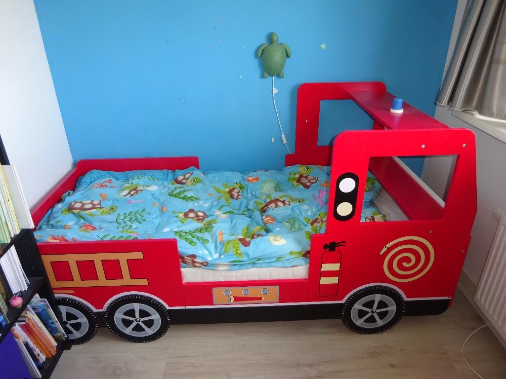 Prachtig rood kinderbed brandweer brandweerbed!, Ophalen, 85 tot 100 cm, Zo goed als nieuw, Lattenbodem