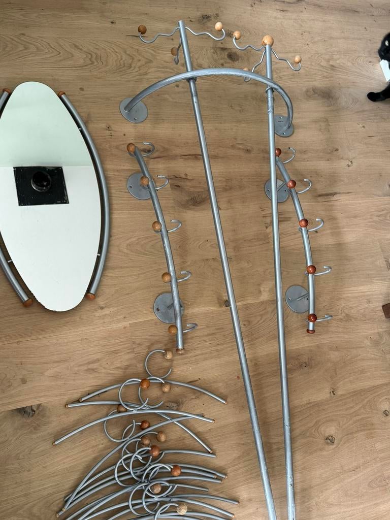 3 kapstokken, 14 klerenhangers en spiegel bij elkaar passend, Ophalen, Overige materialen, Gebruikt, 200 cm of meer