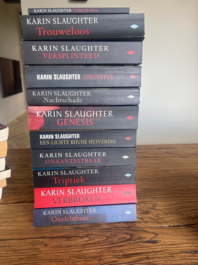 10 thrillers van Karin Slaughter, Ophalen of Verzenden, Gelezen