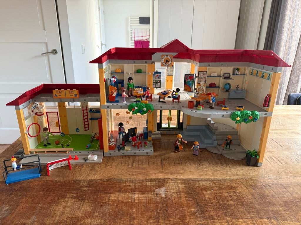 Playmobil Grote School + Gymzaal, zeer compleet 5923 en 4325, Ophalen of Verzenden, Zo goed als nieuw, Jongen of Meisje