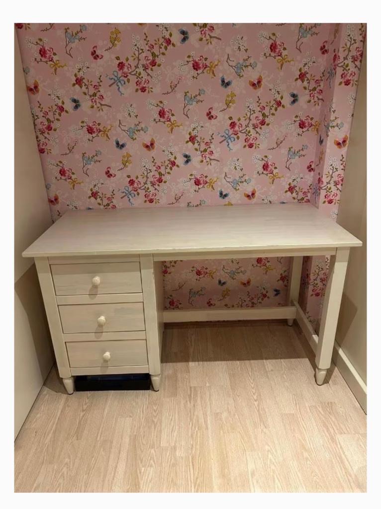 Whitewash bureau met zgan stoel (IKEA), Huis en Inrichting, Bureaus, Ophalen, Gebruikt