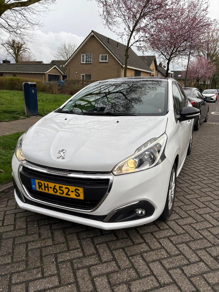 Peugeot 208 1.2 PureTech - Pano/Airco/Navi/Cruise/APK, Auto's, Voorwielaandrijving, Stof, 1199 cc, Wit