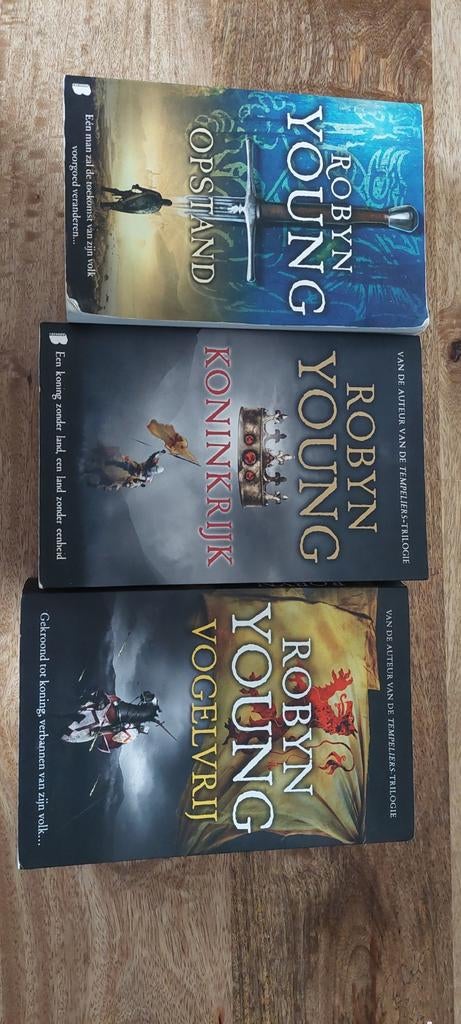 Robyn Young - Opstand, Koninkrijk, Vogelvrij (Trilogie), Boeken, Ophalen of Verzenden, Gelezen, Robyn Young