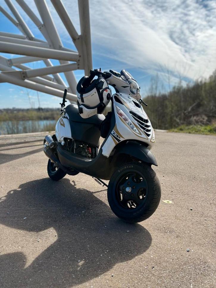 Piaggio zip 172cc LC, Fietsen en Brommers, Scooters | Piaggio, Zo goed als nieuw, Zip, Benzine, Ophalen of Verzenden