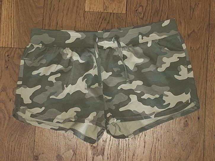 Korte broek maat 158, Kinderen en Baby's, Kinderkleding | Maat 158, Zo goed als nieuw, Meisje, Broek, Ophalen of Verzenden