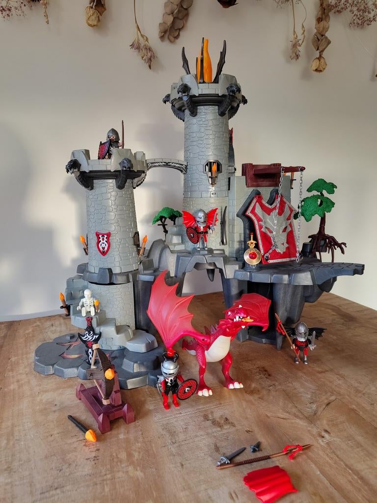 Playmobil groot kasteel met rode draak, Ophalen of Verzenden, Zo goed als nieuw