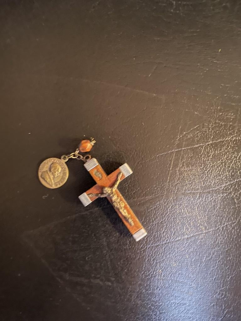 Houten kruisje zilver beslagen+ zilveren scapulier pius xii, Verzamelen, Religie, Ophalen of Verzenden, Zo goed als nieuw, Sieraad