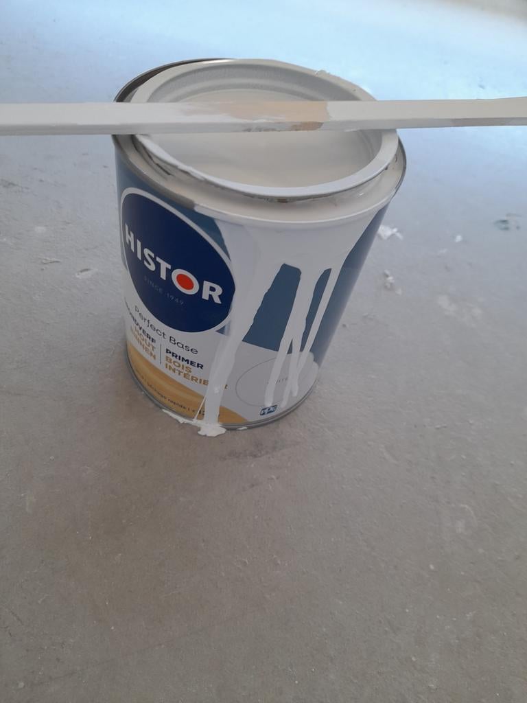 Grondverf potje van 0,75 liter, helft over. Ophalen Utrecht, Ophalen, Wit