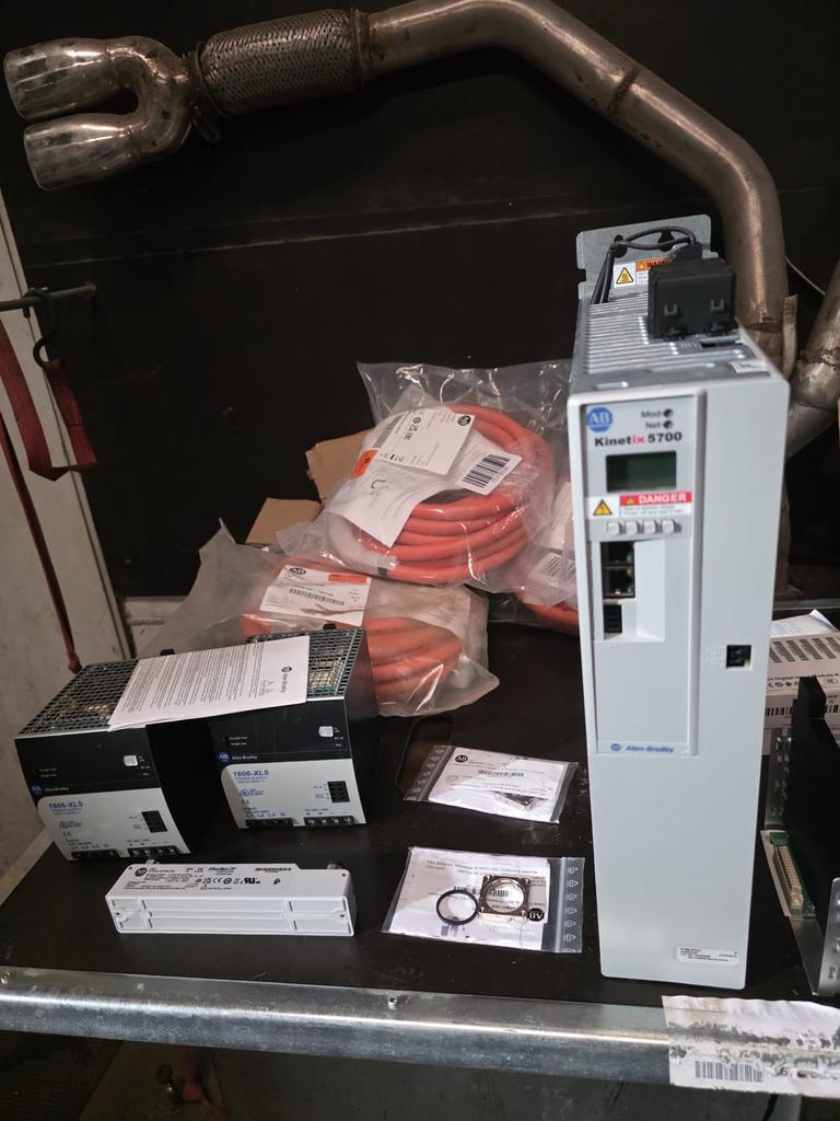 Allen-Bradley Kinetix 5700 Dual-Axis Servoaandrijving, Ophalen, Nieuw