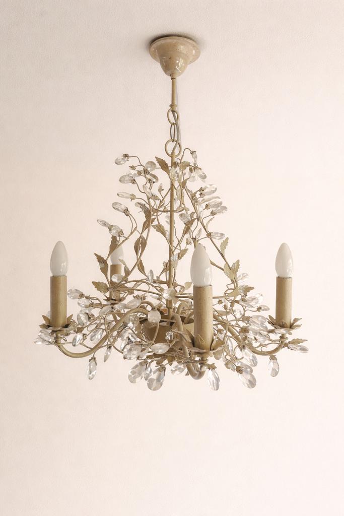 Elegante beige kroonluchter met kristallen bladeren, Ophalen, Zo goed als nieuw, Glas, 75 cm of meer
