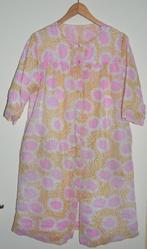 Retro roze badjas ochtendjas duster met bloemen 50s, Verzenden, Persoonlijke verzorging