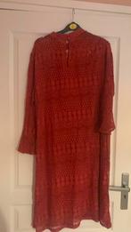 Rode cream jurk, Kleding | Dames, Maat 42/44 (L), Ophalen of Verzenden, Zo goed als nieuw, Knielengte