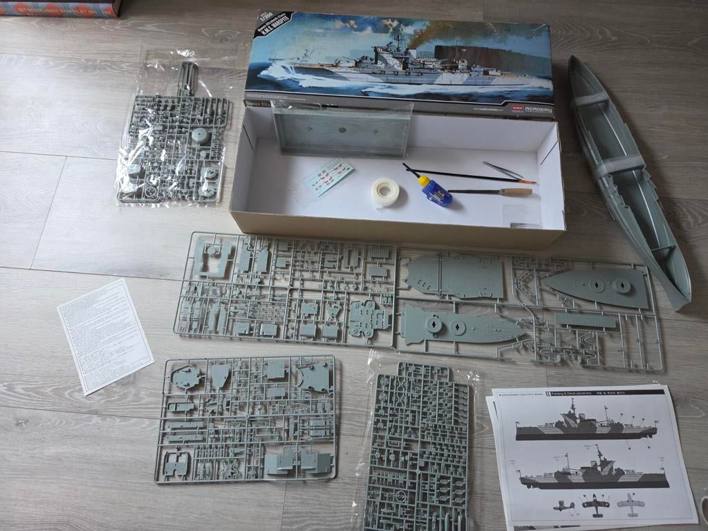 Academy - Queen Elizabeth Class / HMS Warspite, Hobby en Vrije tijd, Modelbouw | Boten en Schepen, Ophalen of Verzenden, Zo goed als nieuw