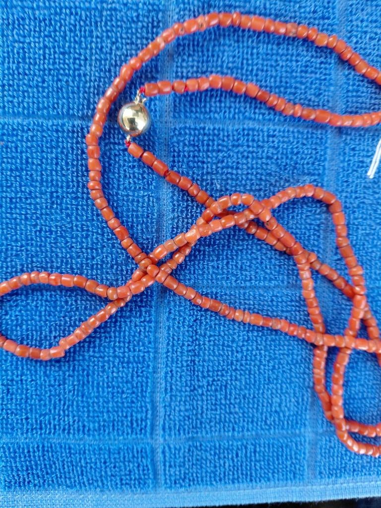 lange,mooie bloedkoraal ketting 94 cm, Sieraden, Tassen en Uiterlijk, Antieke sieraden, Verzenden, Goud, Ketting