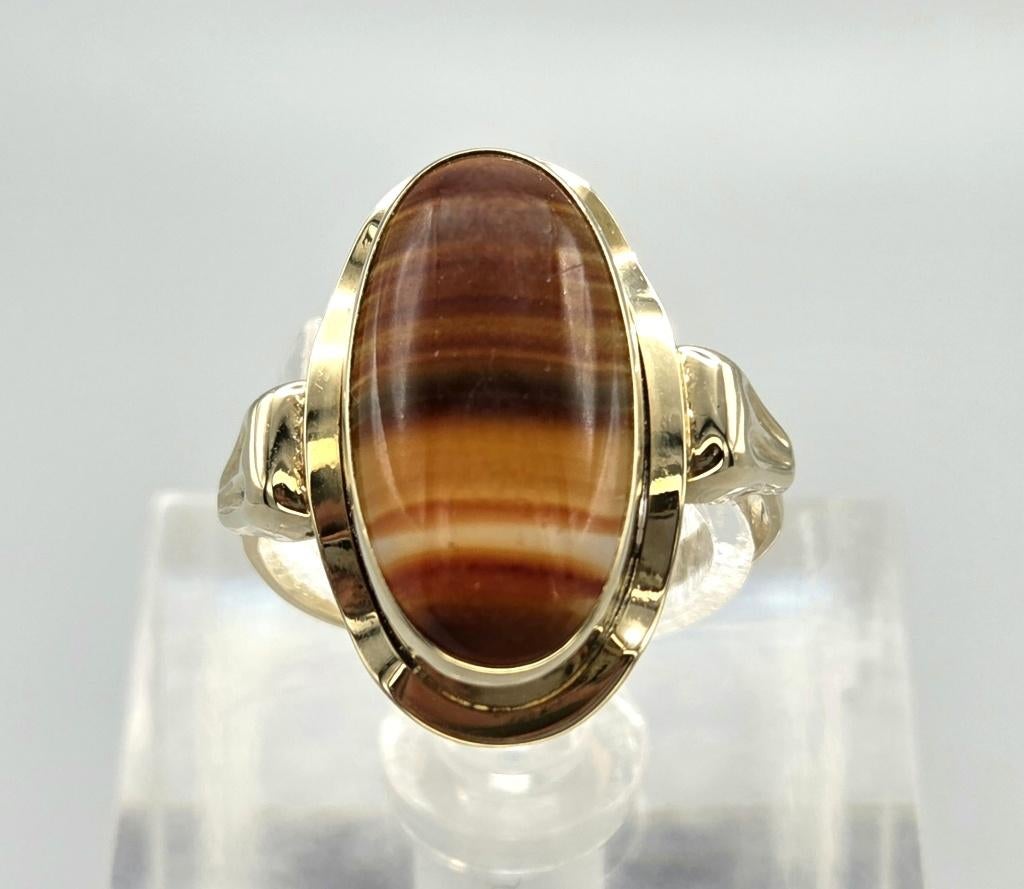Gouden vintage ring met edelsteen streepagaat. 2026/246., Overige kleuren, ., Ophalen of Verzenden, .