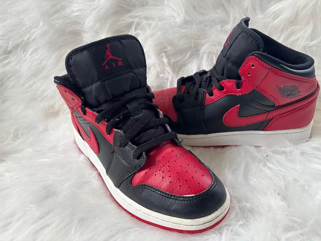 Nike Air Jordan 1 Mid Bred - Maat 39 - Klassieker!, Ophalen of Verzenden, Gedragen, Sportschoenen