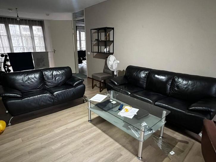 Black leather sofa with Coffee table, Huis en Inrichting, Banken | Sofa's en Chaises Longues, Gebruikt, Vierpersoons of meer, Minder dan 150 cm