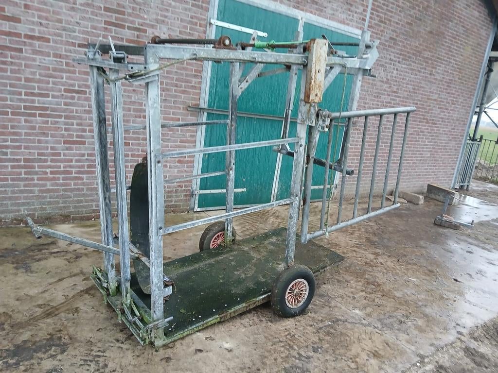 Tekoop klauwbekapbox, Ophalen