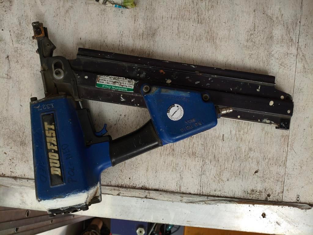Duo fast pneumatische tacker, Ophalen