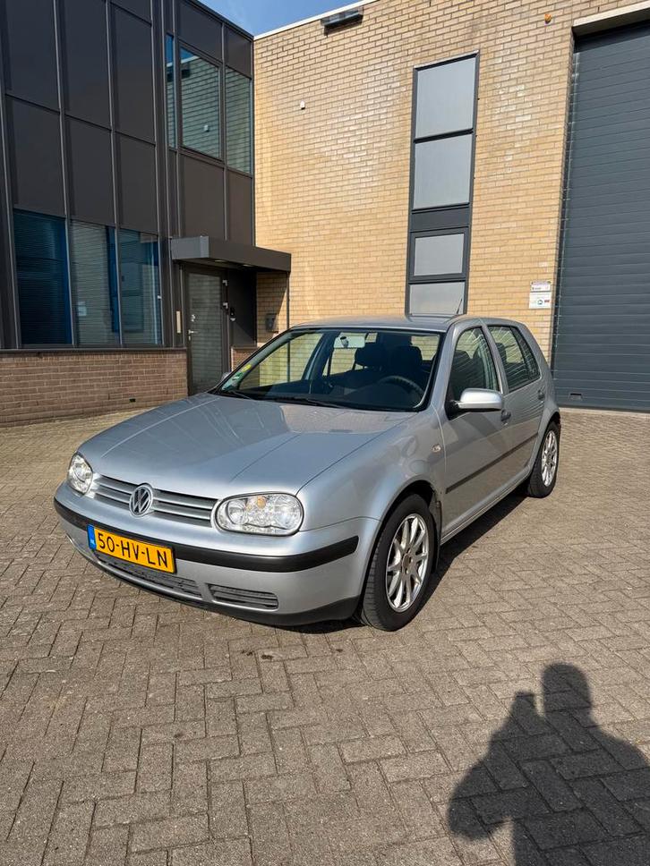 MOET WEG Volkswagen Golf 1.6 77KW 2002 Grijs AIRCO 5drs, Auto's, Volkswagen, Bedrijf, Golf, Benzine, C, Hatchback, Handgeschakeld