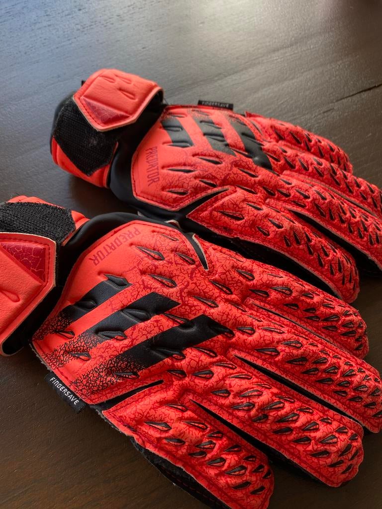 Adidas Predator Keepershandschoenen Kids 9-10 jaar, Sport en Fitness, Voetbal, Ophalen of Verzenden, Gebruikt, Handschoenen