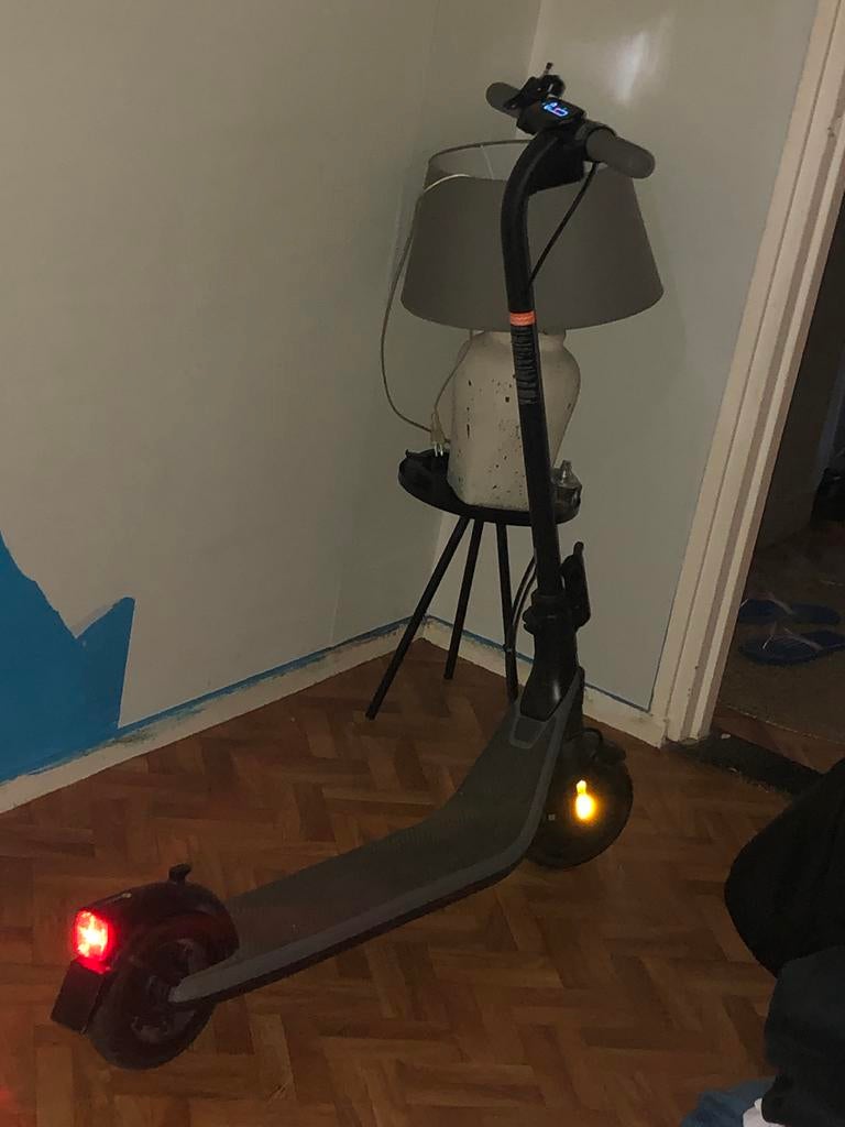 Elektrische step met verlichting ninebot, Fietsen en Brommers, Steps, Ophalen, Nieuw, Elektrische step (E-scooter)