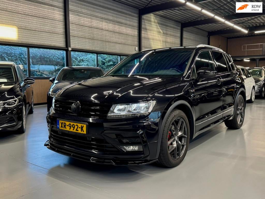 Volkswagen Tiguan 1.5 TSI R-line Comfortline Business Pano/L, Auto's, Volkswagen, Voorwielaandrijving, Euro 6, Zwart, Origineel Nederlands