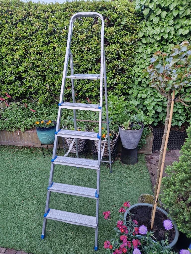 Huishoudtrap 6 treden, Doe-het-zelf en Verbouw, Ladders en Trappen, Ophalen, Gebruikt, Trap, Opvouwbaar of Inschuifbaar