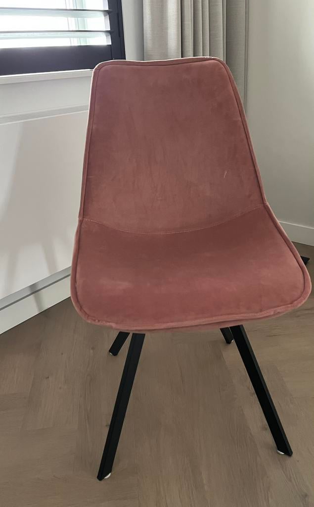 Oud roze nieuwe stoel met metalen poot, Huis en Inrichting, Stoelen, Ophalen of Verzenden, Zo goed als nieuw, Overige kleuren