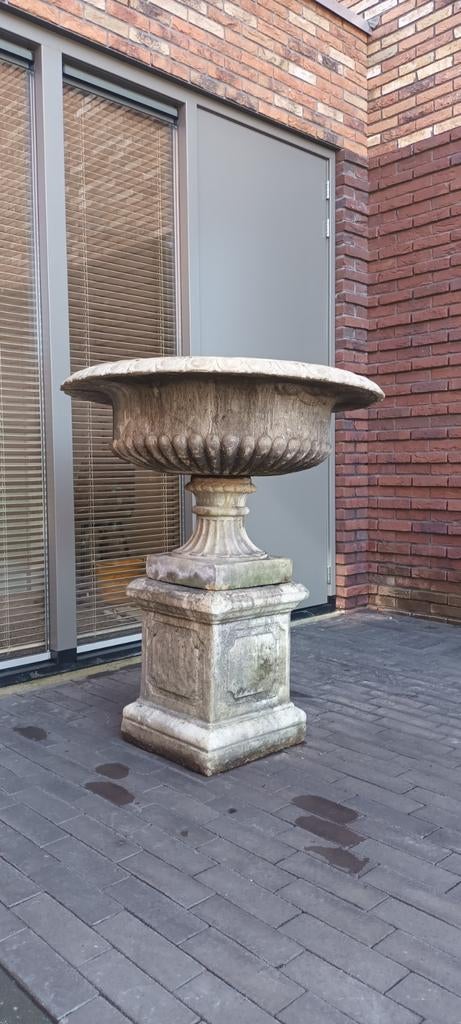 Bloembak beton op sokkel betonnen bak, Tuin en Terras, Tuinvazen, Ophalen