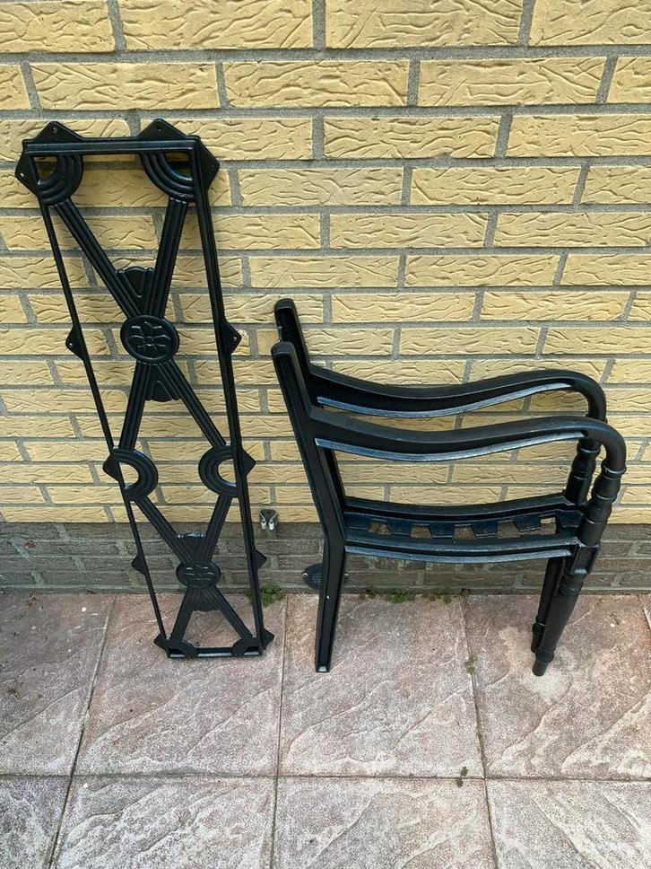 Zwarte gietijzeren bankpoten en rugleuning, Tuin en Terras, Tuinmeubel-accessoires, Gebruikt, Ophalen