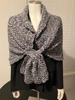 Hand-gebreide sjaal / omslagdoek met wol. NIEUW !!, Ophalen of Verzenden, Nieuw, Maat 42/44 (L), Sjaal