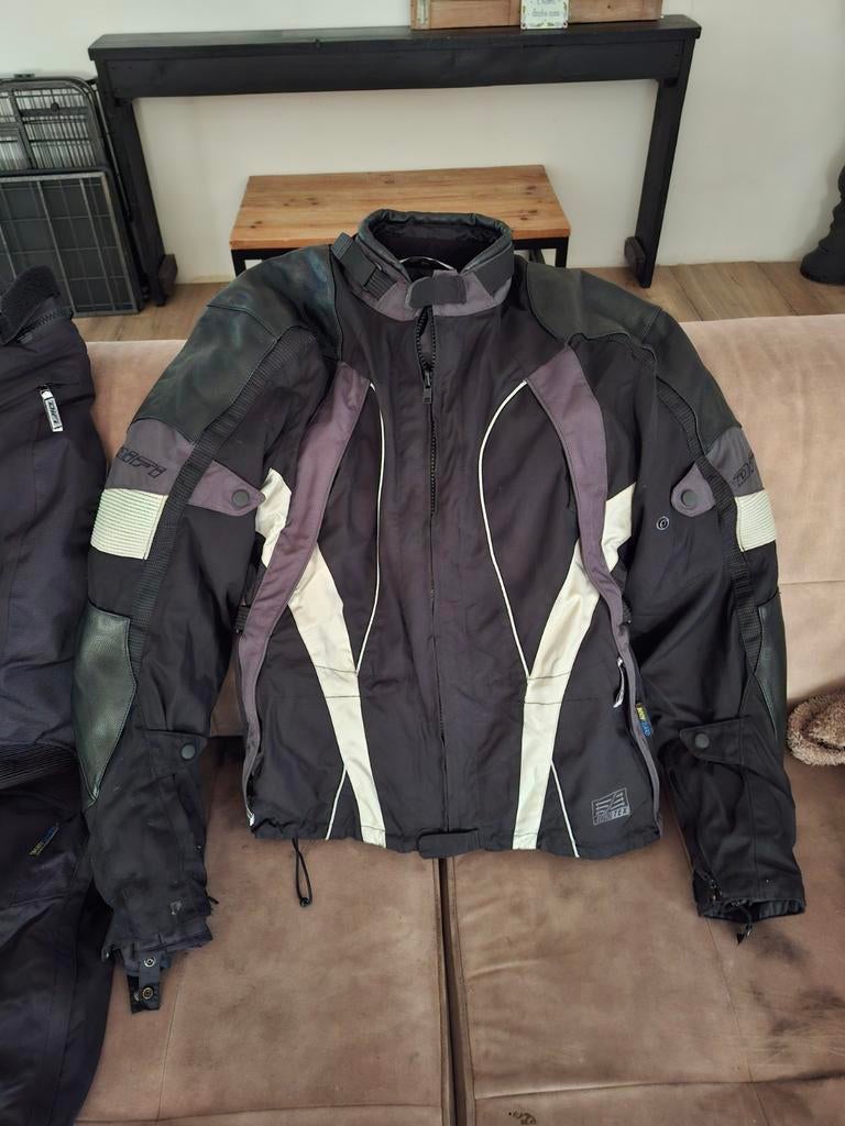 DIFI Aerotex en knie en elleboog bescherming, Motoren, Ophalen of Verzenden