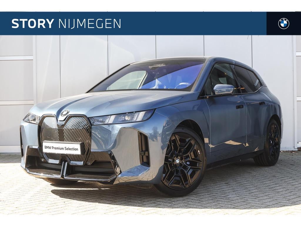 BMW iX xDrive45 M Sport / Trekhaak / Panoramadak / Comfort A, Auto's, BMW, Gebruikt, 94 kWh, Met garantie (alle), Blauw