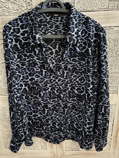 NIEUW !!! Blouse Only blauwe panterprint maat 42, Kleding | Dames, Blouses en Tunieken, Only, Blauw, Maat 42/44 (L), Nieuw