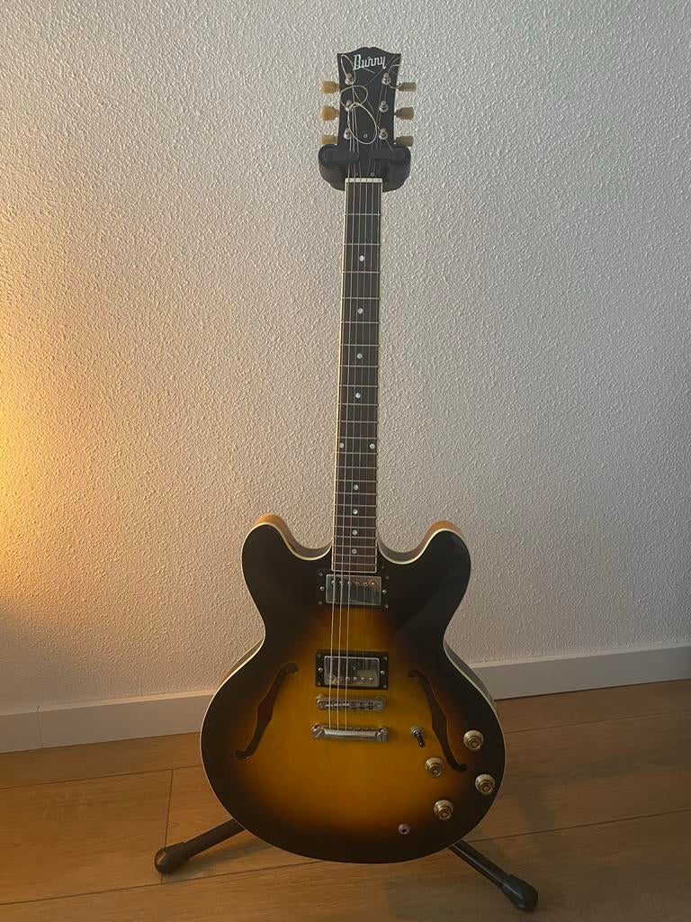 Burny ES335 uit 2018 - Semi-Hollow Body Elektrische Gitaar, Ophalen, Zo goed als nieuw, Semi-solid body, Overige merken