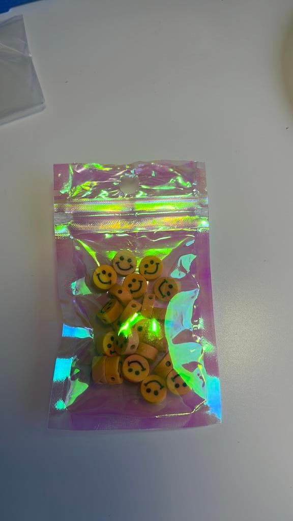 Smiley polymeer, Hobby en Vrije tijd, Kralen en Sieraden maken, Verzenden, Zo goed als nieuw, Kraal