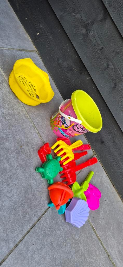 Zandspeelgoed set met emmer en vormpjes, Kinderen en Baby's, Speelgoed | Buiten | Los speelgoed, Gebruikt, Ophalen of Verzenden