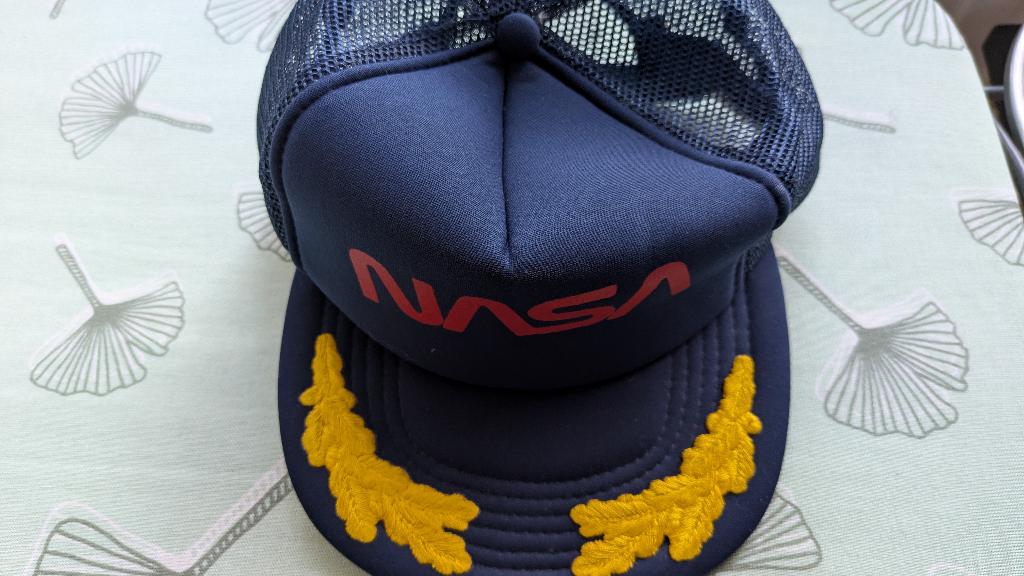 2 caps met embleem, Ophalen of Verzenden, Zo goed als nieuw