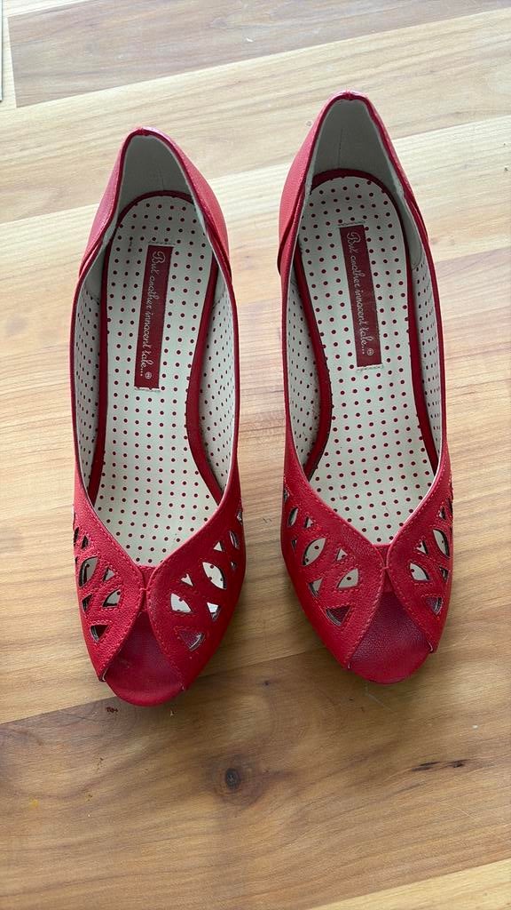 Rode pumps met open teen, Kleding | Dames, Ophalen of Verzenden, Zo goed als nieuw, Rood