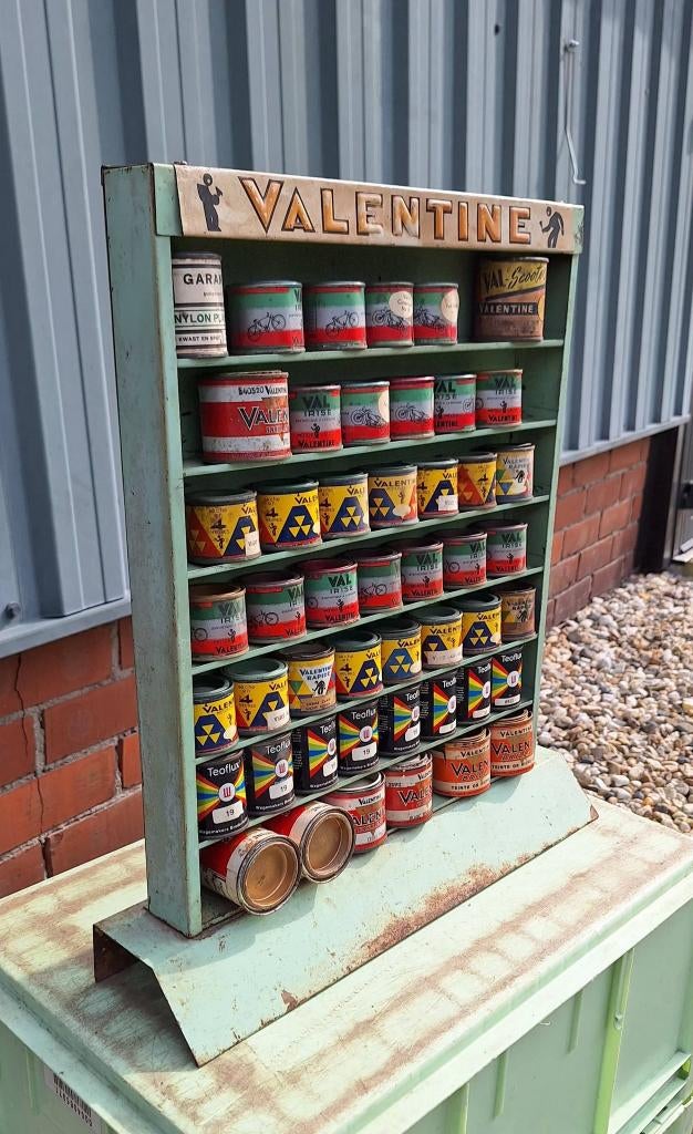 Display incl. 48 verfblikjes Valentine, uit 60'r/70'r jaren., Gebruikt, ., ., .