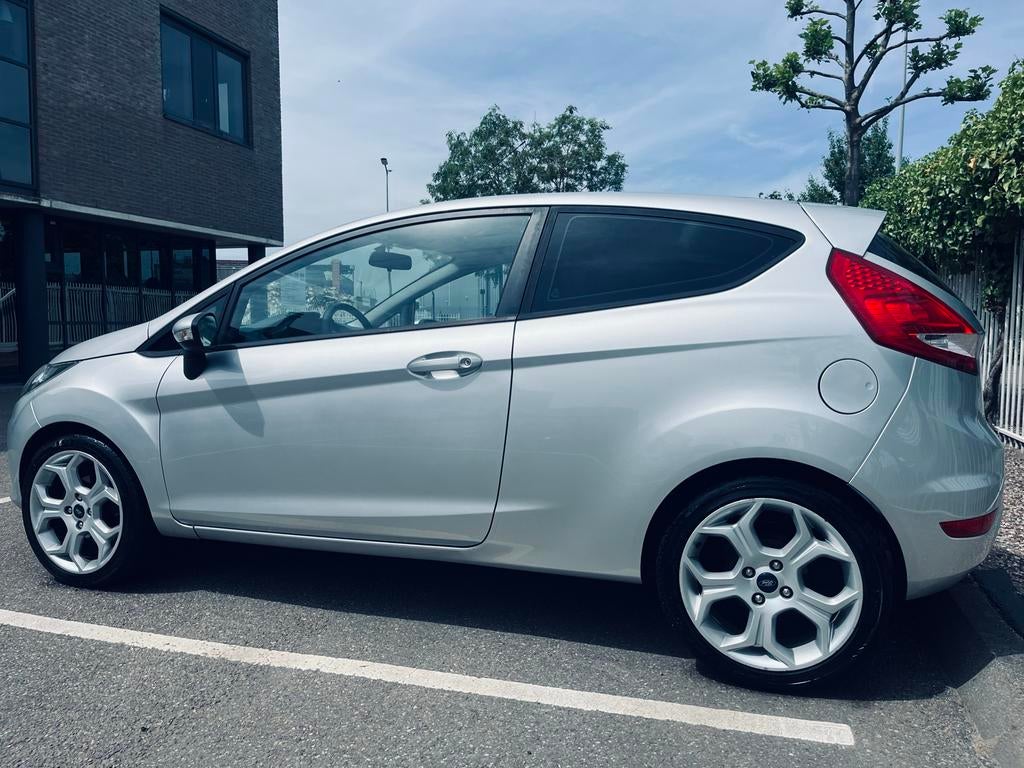 Ford Fiësta 1.25 44KW 3DR 2010 Grijs, Auto's, Voorwielaandrijving, Stof, 4 cilinders, Elektrische ramen