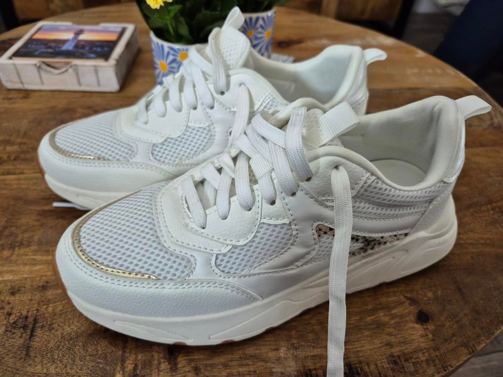 Witte sneakers met luipaardprint , maat 39 (valt kleiner), Kleding | Dames, SuB 55, Wit, Nieuw, Ophalen of Verzenden