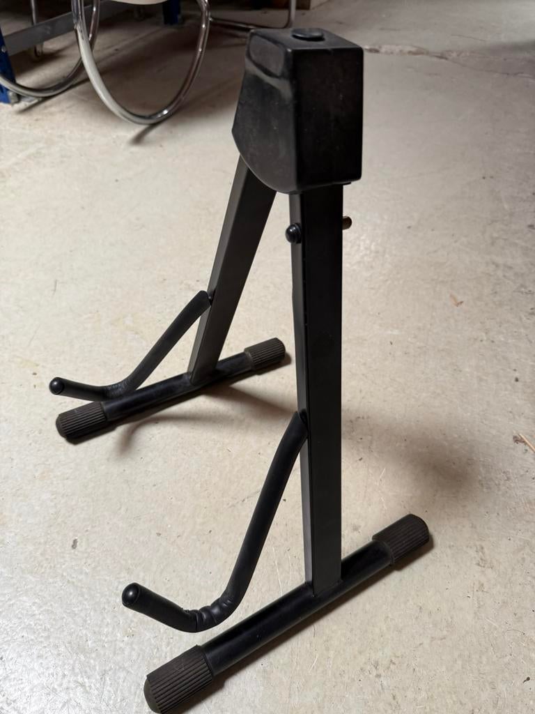 2x gitaarstandaard electrische gitaar, Muziek en Instrumenten, Ophalen of Verzenden, Zo goed als nieuw, Gitaar