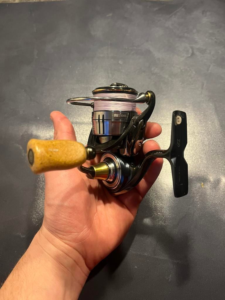 Daiwa Certate 19 LT2500S, Watersport en Boten, Hengelsport | Roofvissen, Ophalen, Zo goed als nieuw, Molen