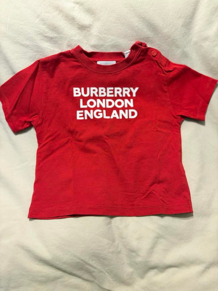 Burberry T-shirt 18/24 maanden rood, Kinderen en Baby's, Ophalen of Verzenden, Gebruikt, Jongetje of Meisje