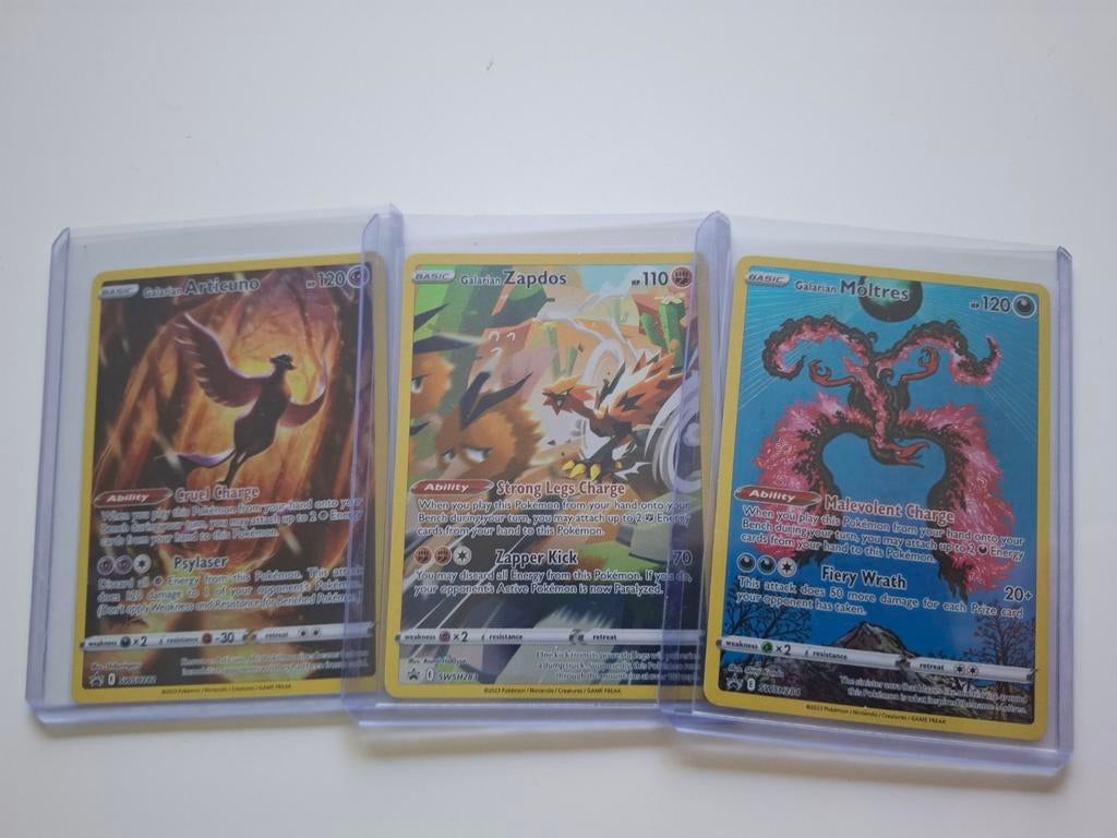 Galarian Articuno, Zapdos, Moltres V Pokemon kaarten, Ophalen of Verzenden, Zo goed als nieuw, Meerdere kaarten