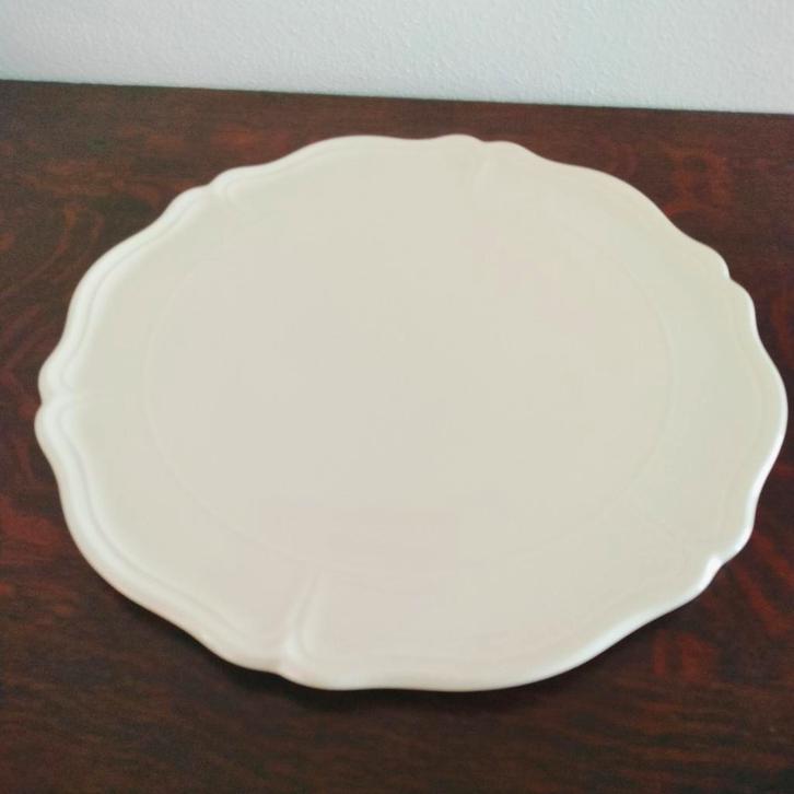 Ronde schaal Wedgwood – Queens plain, Huis en Inrichting, Keuken | Servies, Zo goed als nieuw, Schaal of Schalen, Wedgwood, Aardewerk